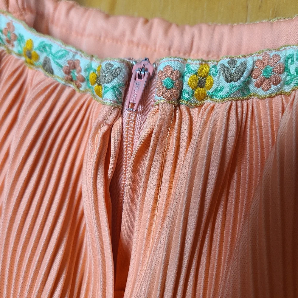 Vintage 70s Peach Pleated Midi Dress Floral Embroidered Trim Boho Prairie - Picture 10 of 16